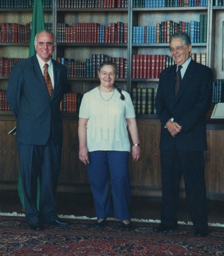 /images/ef-gallery-01/07. Medalha do Mérito Educacional, Palácio do Planalto, presidente FHC e min educ, Brasília (2001).jpg